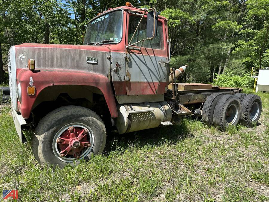 Auctions International Auction Business LiquidationPA 33209 ITEM Ford Cab and Chassis